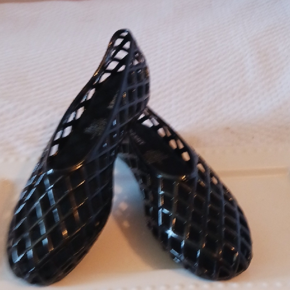 Gorgeous! Old Navy Black Diamond Design Jelly Flats with Glossy Finish 9 🏝 - Picture 6 of 11